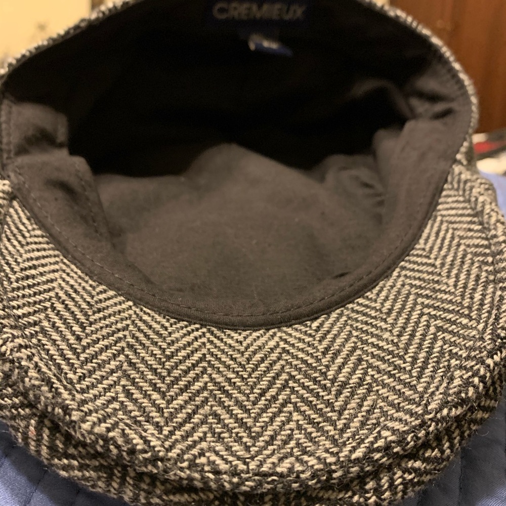 Knit flat cap hat - Picture 3 of 3